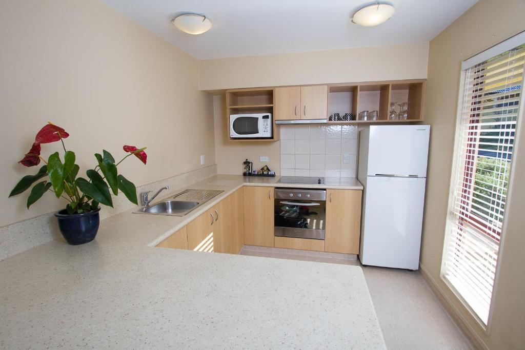 Alhambra Oaks Motor Lodge Dunedin Room photo