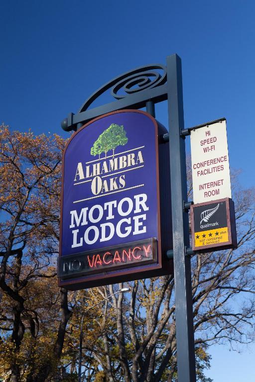 Alhambra Oaks Motor Lodge Dunedin Exterior photo