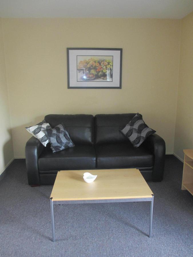 Alhambra Oaks Motor Lodge Dunedin Room photo